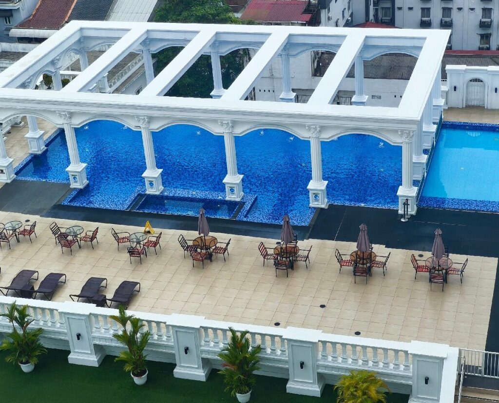 Review Adimulia Hotel